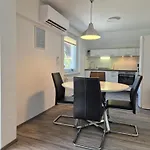 Petra Apartment *