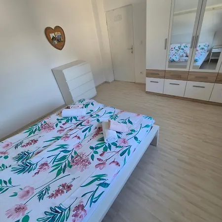 Petra Мойстрана